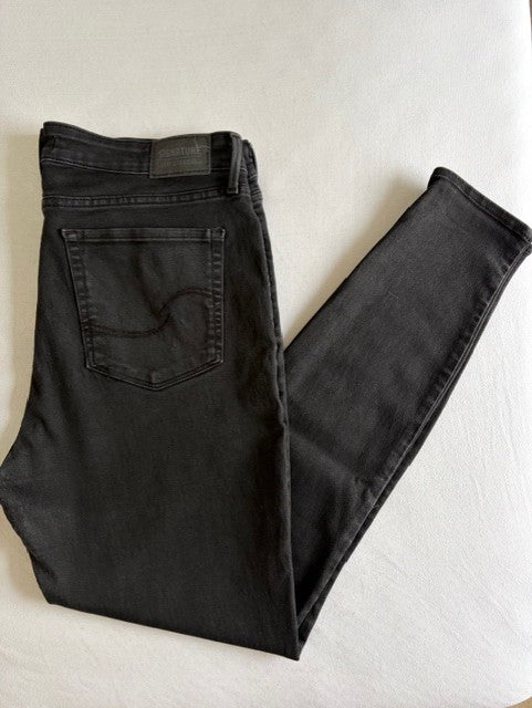 Levi Mid-Rise Skinny - Size W32L30 Black