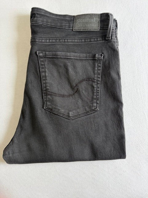 Levi Mid-Rise Skinny - Size W32L30 Black